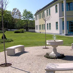 https://green-hotel.poznan-hotels.com